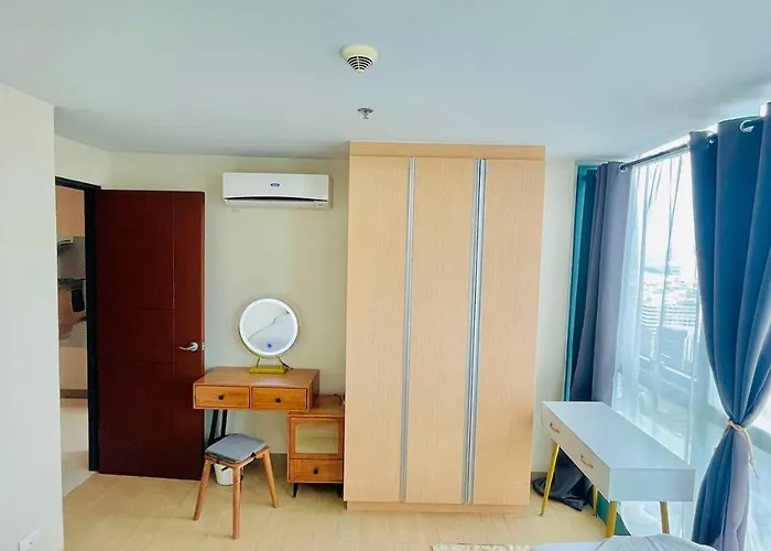 1 Queen Bed & 2 Double Beds At One Uptown Residences With Xbox And Netflix
