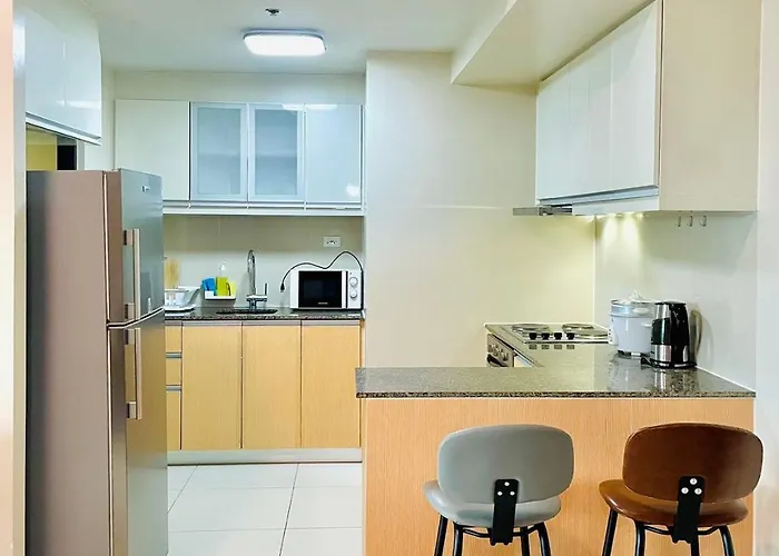 1 Queen Bed & 2 Double Beds At One Uptown Residences With Xbox And Netflix Manila