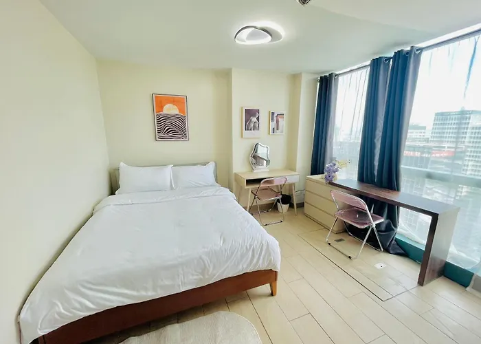 1 Queen Bed & 2 Double Beds At One Uptown Residences With Xbox And Netflix Manila
